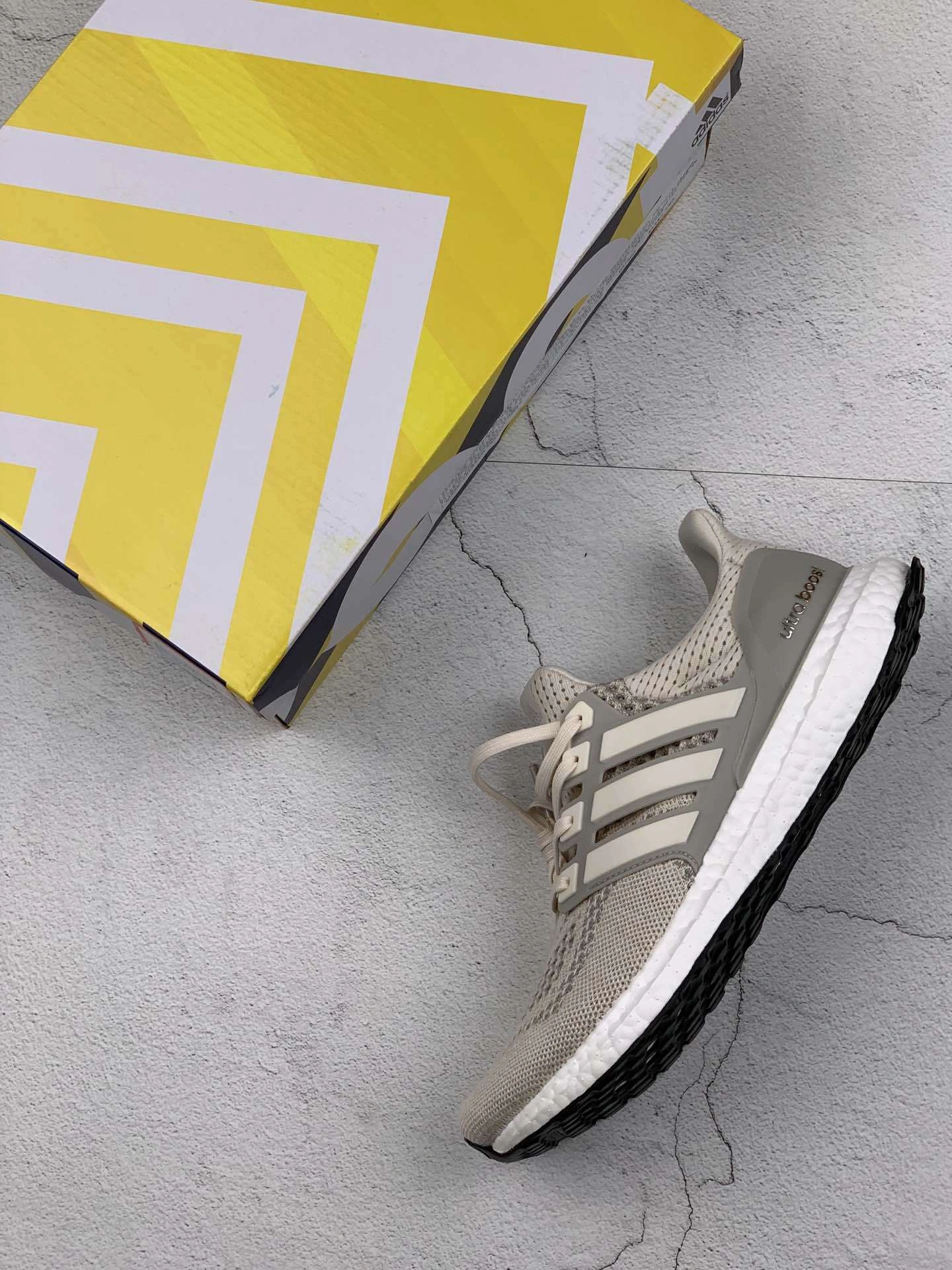 Flying pig-- 14i41s BB7802 Ultra Boost Ltd UB item: E-X067L2219B