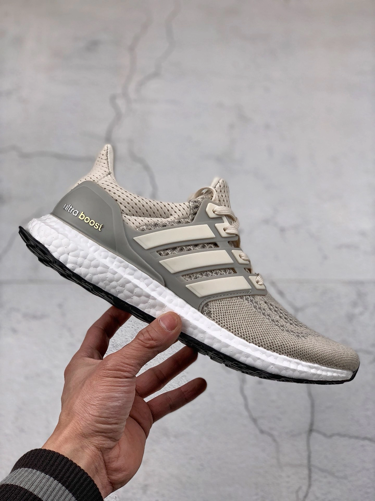 Flying pig-- 14i41s BB7802 Ultra Boost Ltd UB item: E-X067L2219B