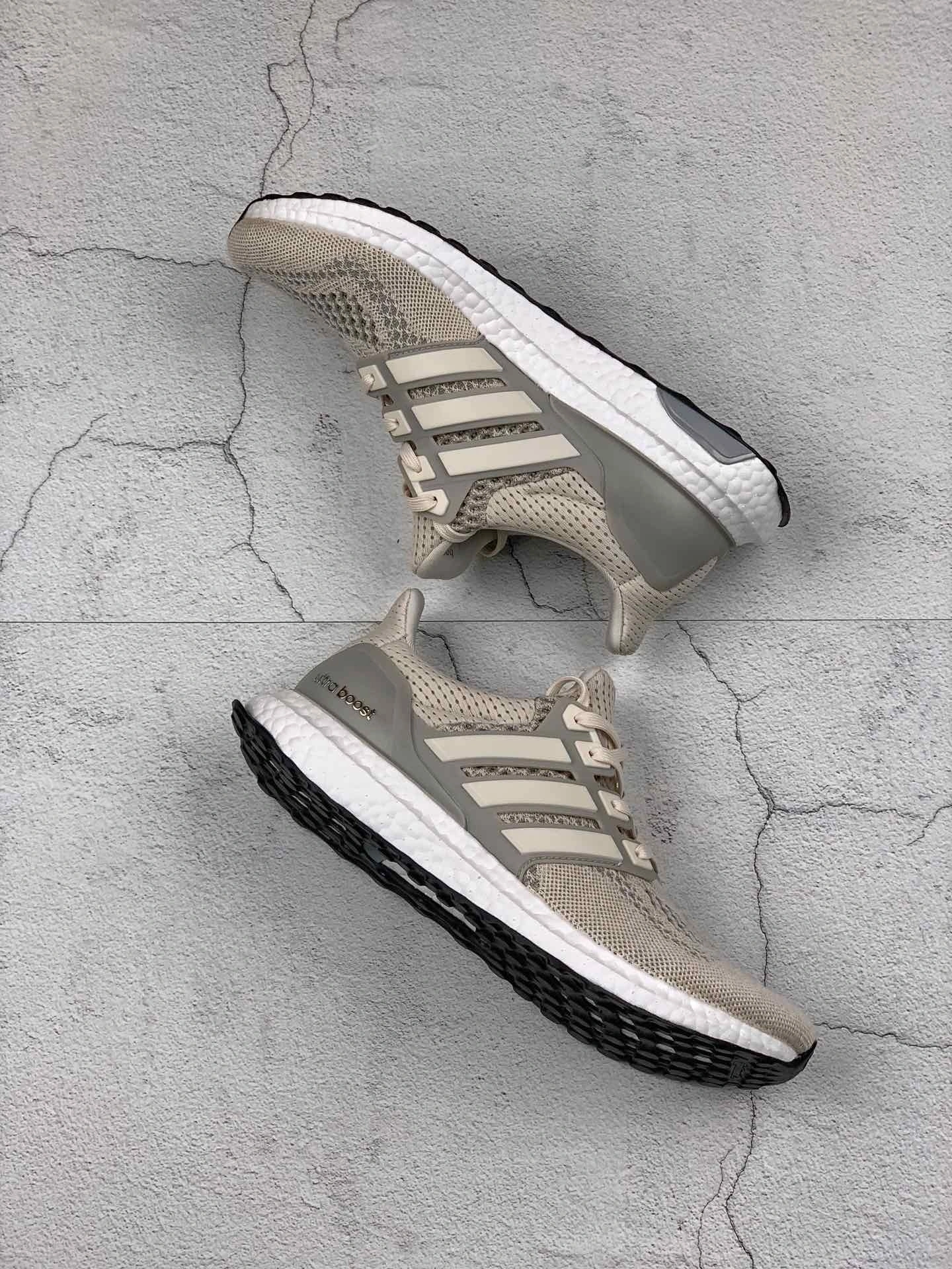 Flying pig-- 14i41s BB7802 Ultra Boost Ltd UB item: E-X067L2219B