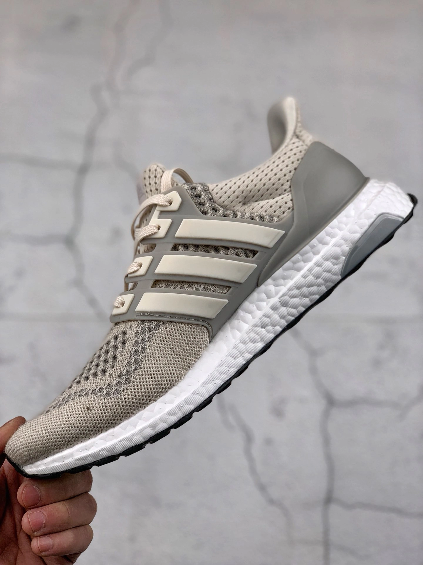 Flying pig-- 14i41s BB7802 Ultra Boost Ltd UB item: E-X067L2219B