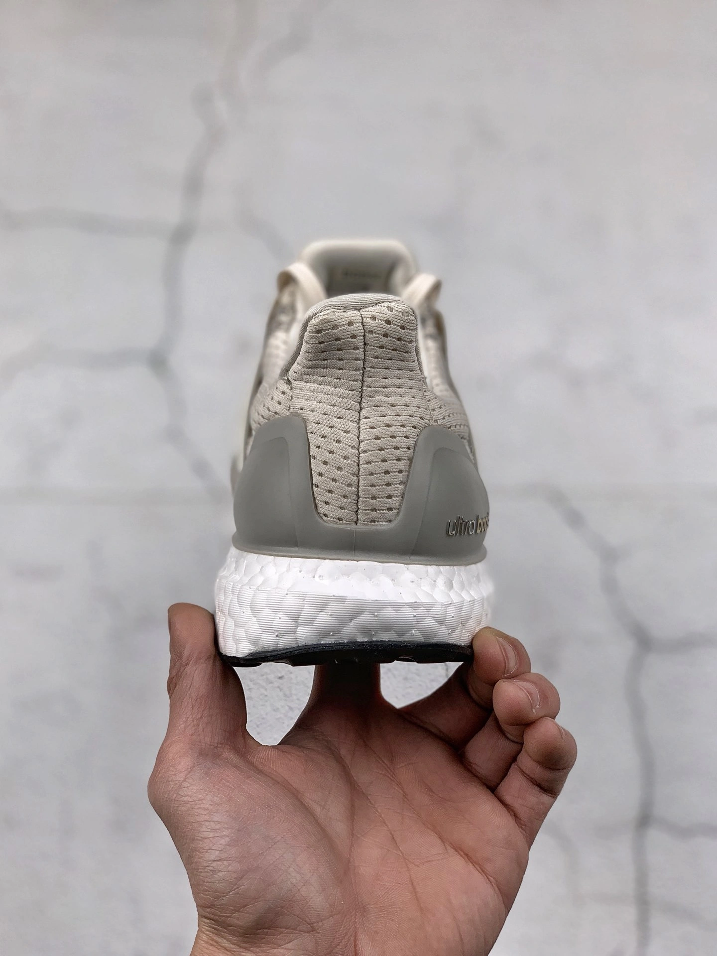 Flying pig-- 14i41s BB7802 Ultra Boost Ltd UB item: E-X067L2219B