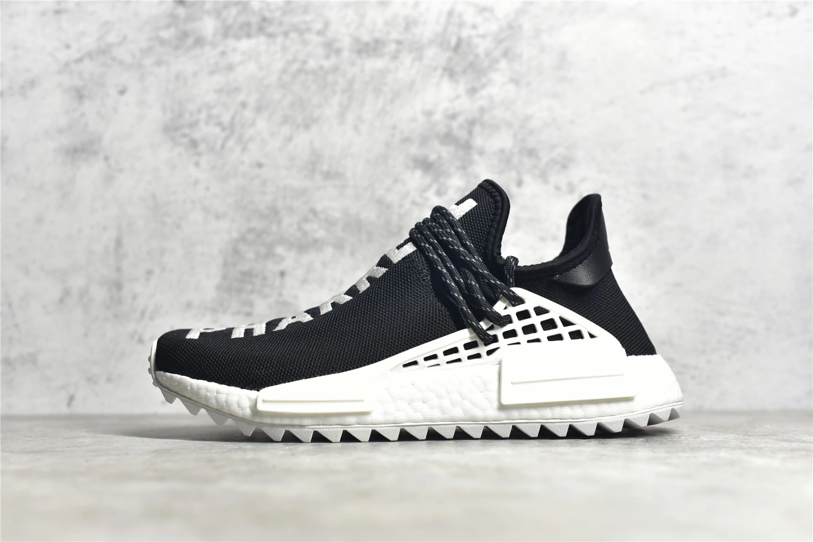Flying pig-- 14i41s D97921 Pharrell x NMD Human Race NMD item: E-X067L2228B