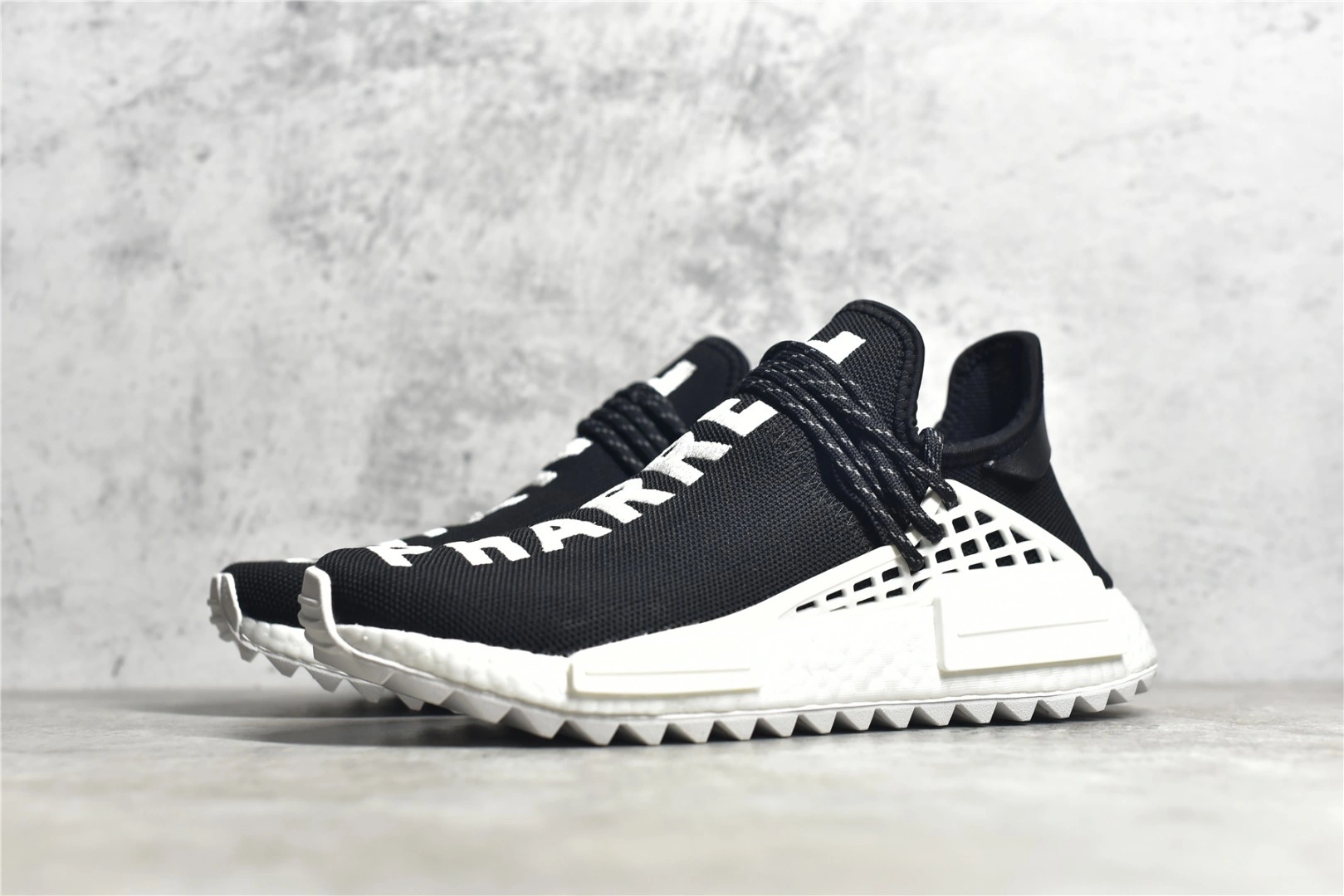 Flying pig-- 14i41s D97921 Pharrell x NMD Human Race NMD item: E-X067L2228B