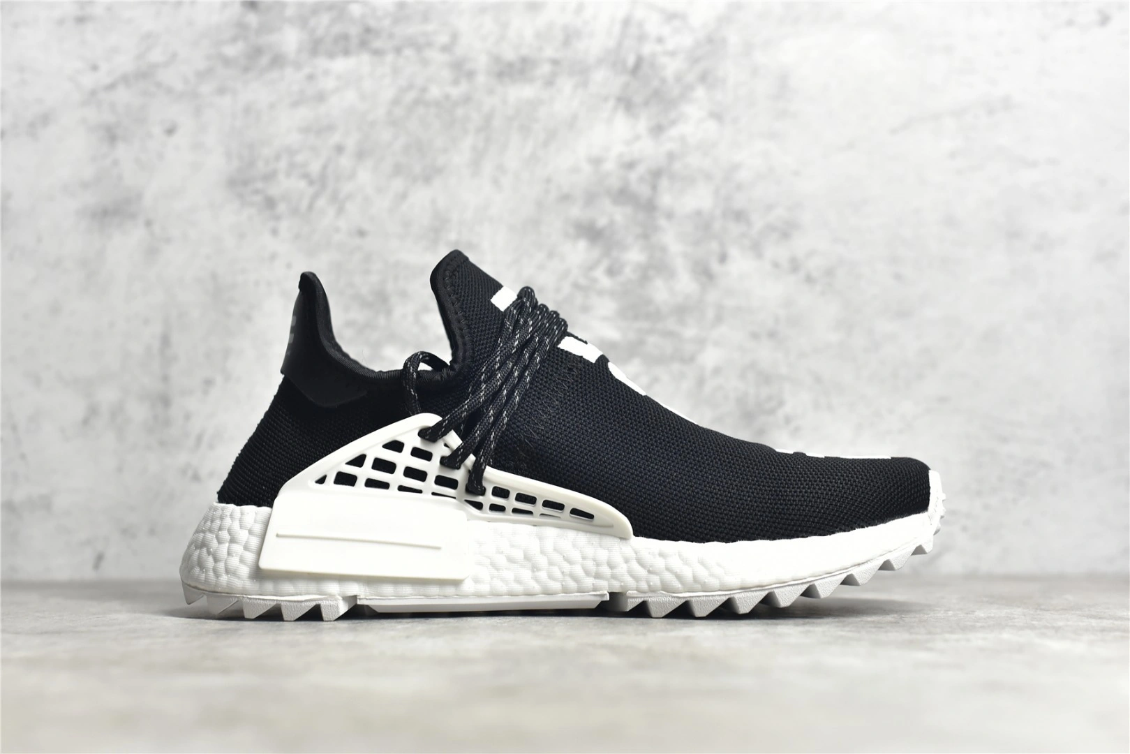 Flying pig-- 14i41s D97921 Pharrell x NMD Human Race NMD item: E-X067L2228B