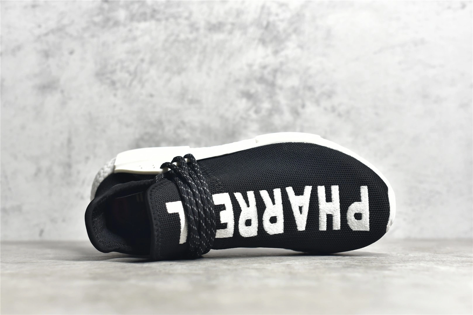 Flying pig-- 14i41s D97921 Pharrell x NMD Human Race NMD item: E-X067L2228B