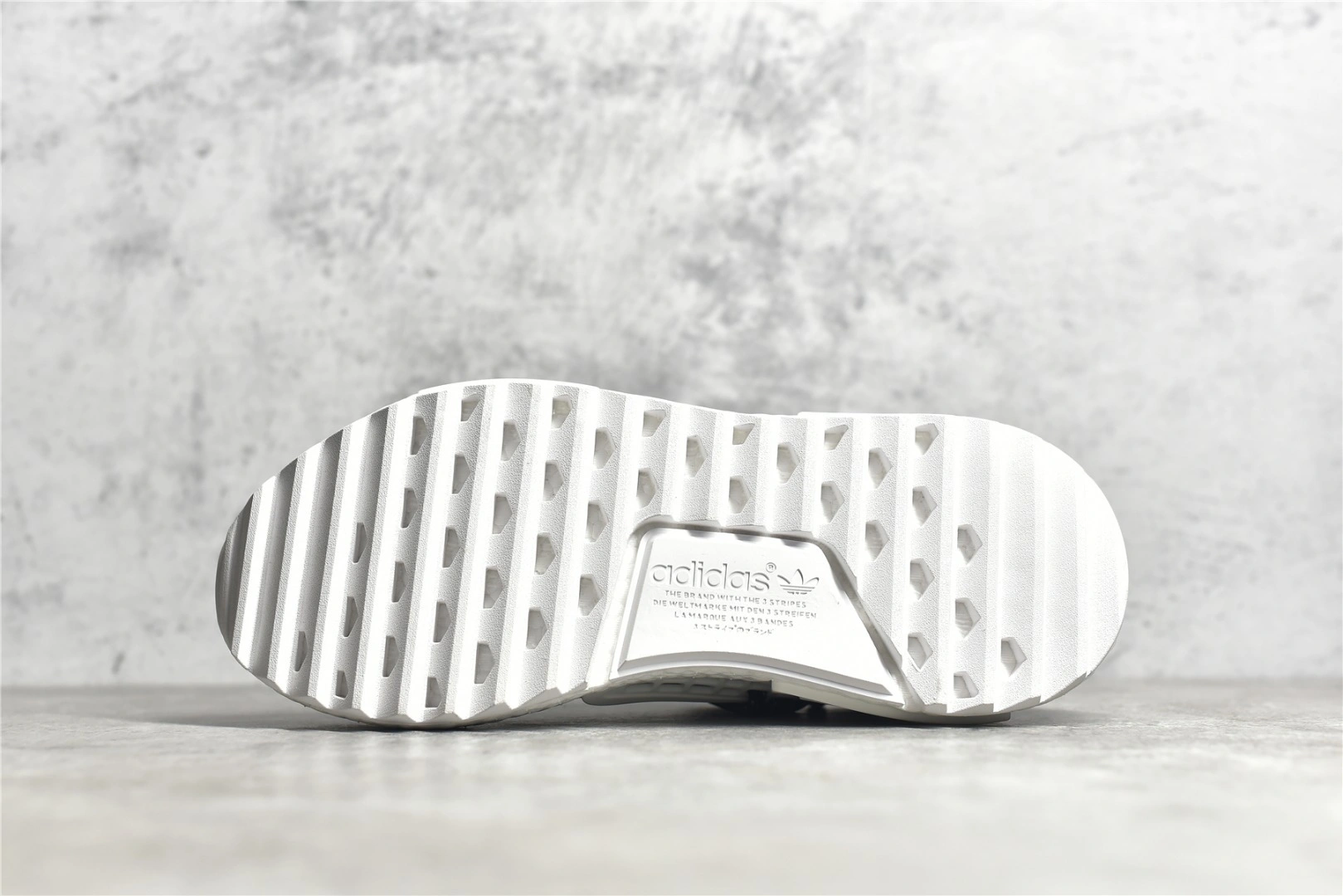 Flying pig-- 14i41s D97921 Pharrell x NMD Human Race NMD item: E-X067L2228B