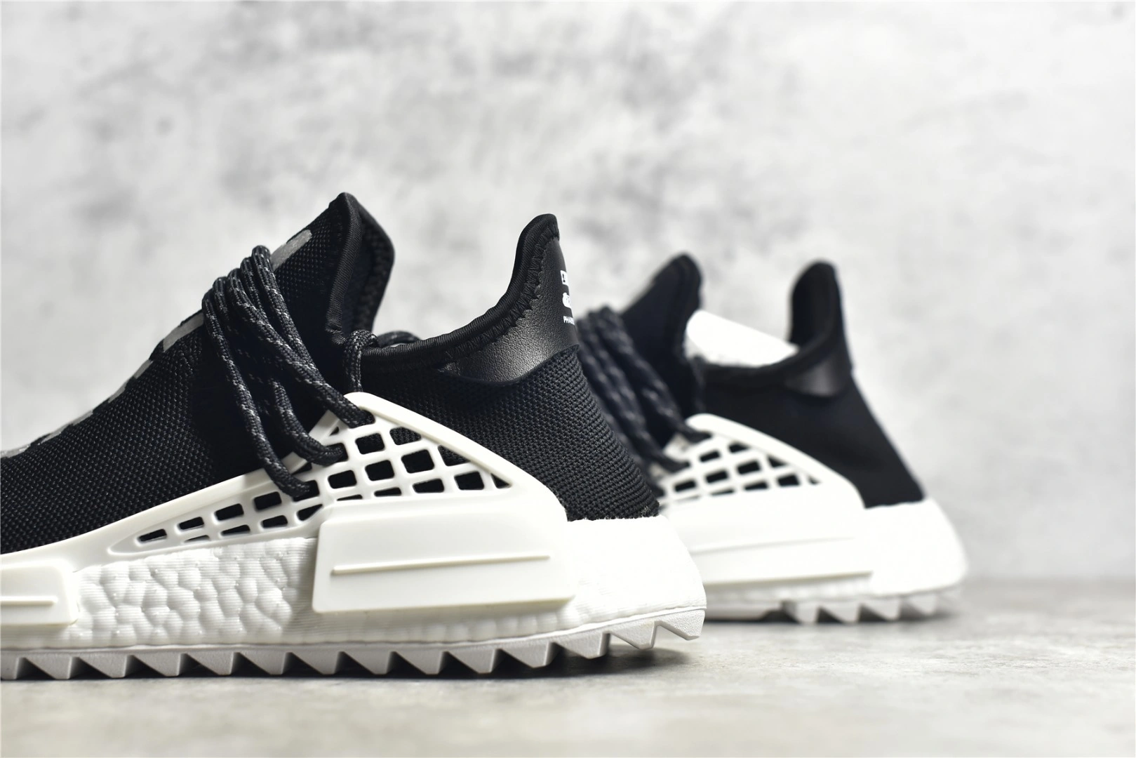 Flying pig-- 14i41s D97921 Pharrell x NMD Human Race NMD item: E-X067L2228B