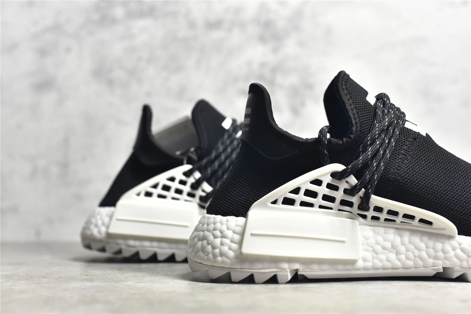 Flying pig-- 14i41s D97921 Pharrell x NMD Human Race NMD item: E-X067L2228B