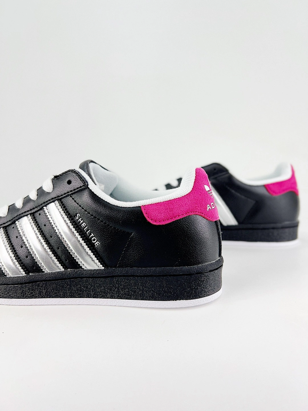 Flying pig-- 14i41s IH7767 Originals Superstar item: E-X000L2530B