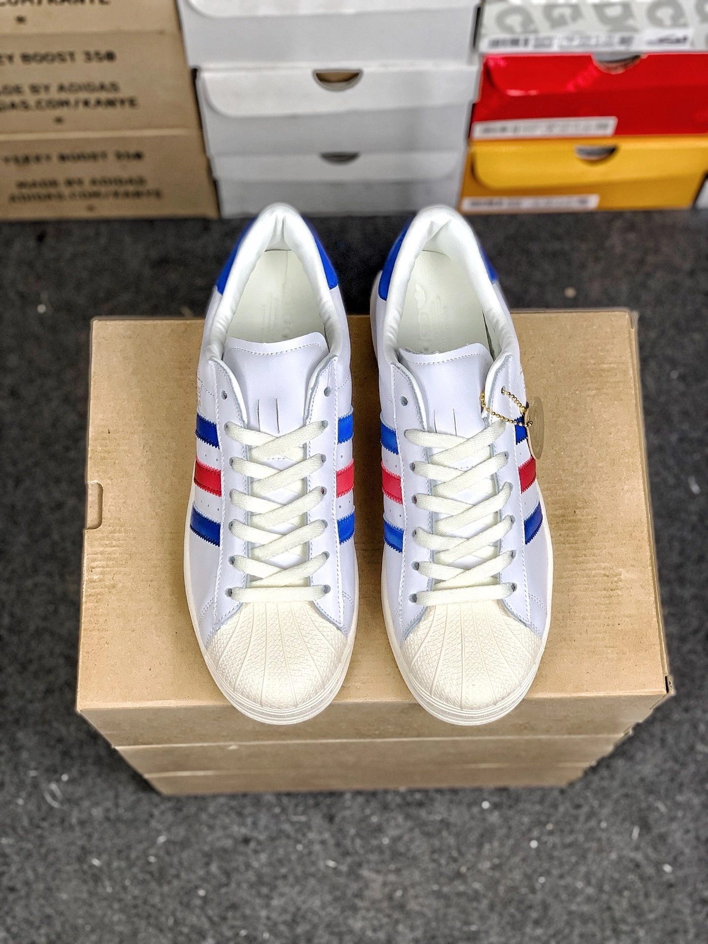 Flying pig-- 14i41s JQ6345 Originals Superstar item: E-X000L2209B