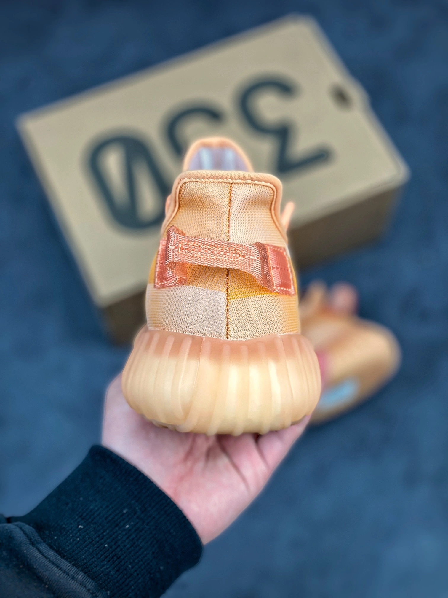 Flying pig-- 350 V2 Mono Pack"Clay" GW2870 item: C-X067K1210