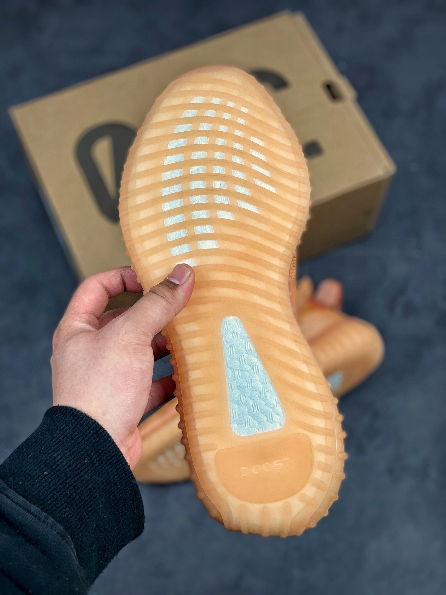 Flying pig-- 350 V2 Mono Pack"Clay" GW2870 item: C-X067K1210