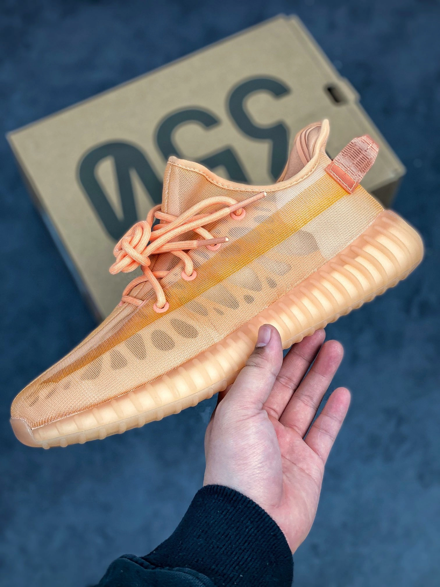 Flying pig-- 350 V2 Mono Pack"Clay" GW2870 item: C-X067K1210