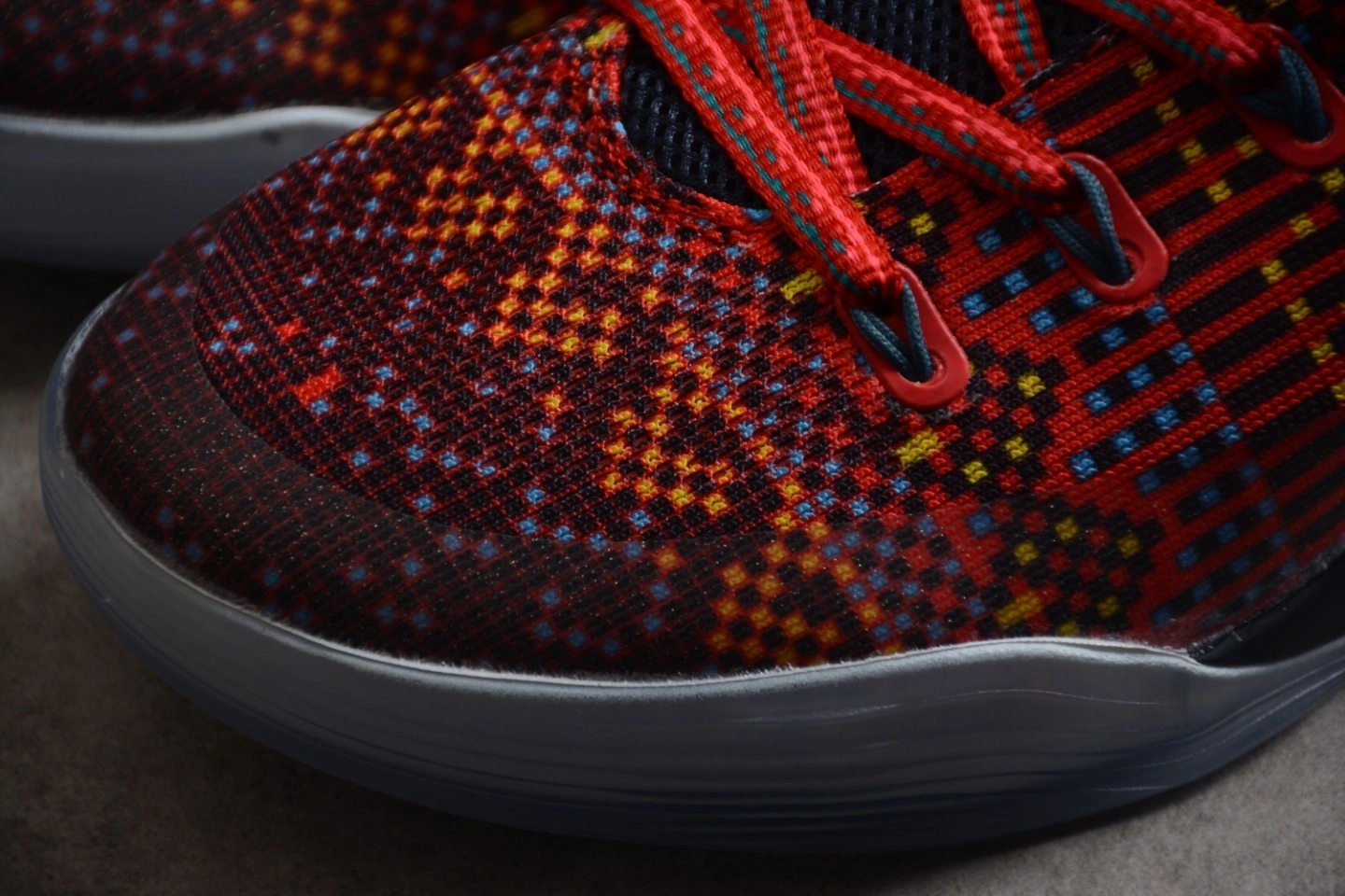 Flying pig- -B06B Kobe 9 Low 669630-604 item:C-X167C27112