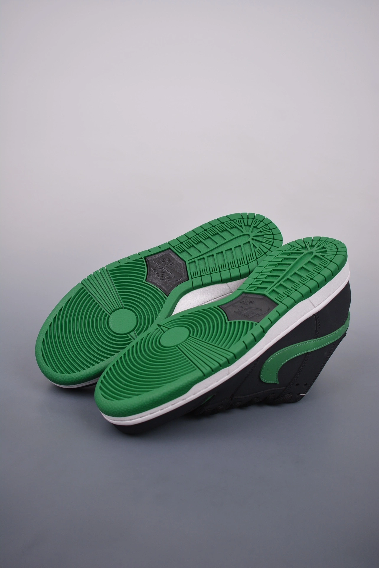 Flying pig-- BQ6817-005 item: D-X000A2583