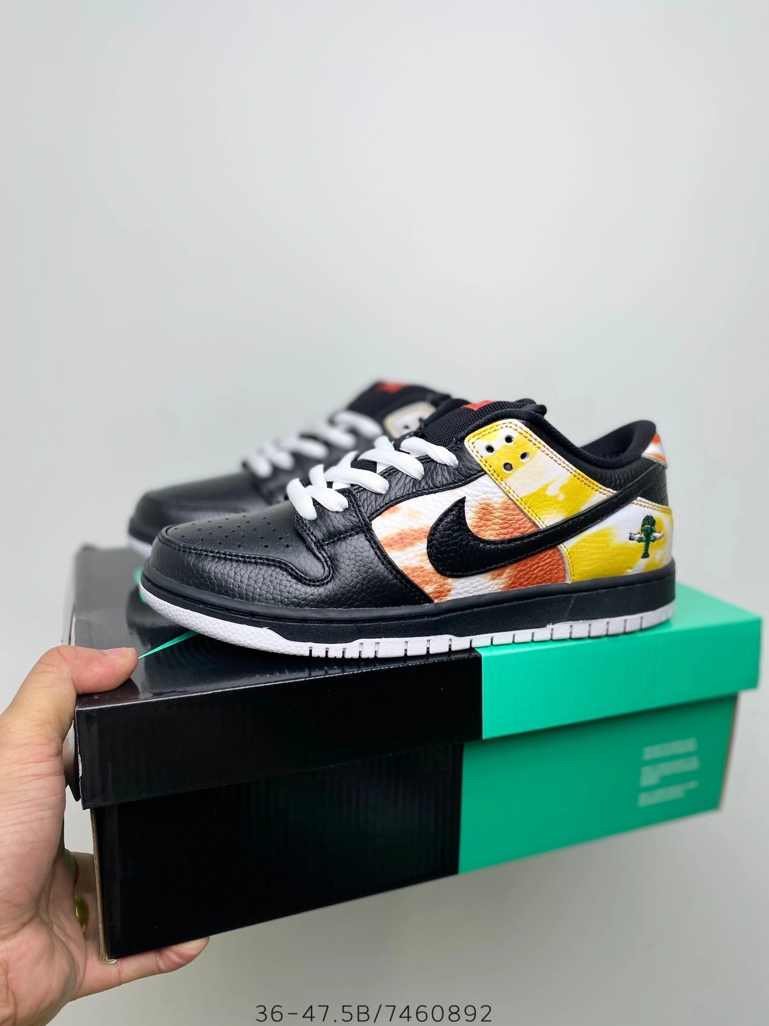 Flying pig-- BQ6832-001 Low Retro PRM item: C-X00J2002V