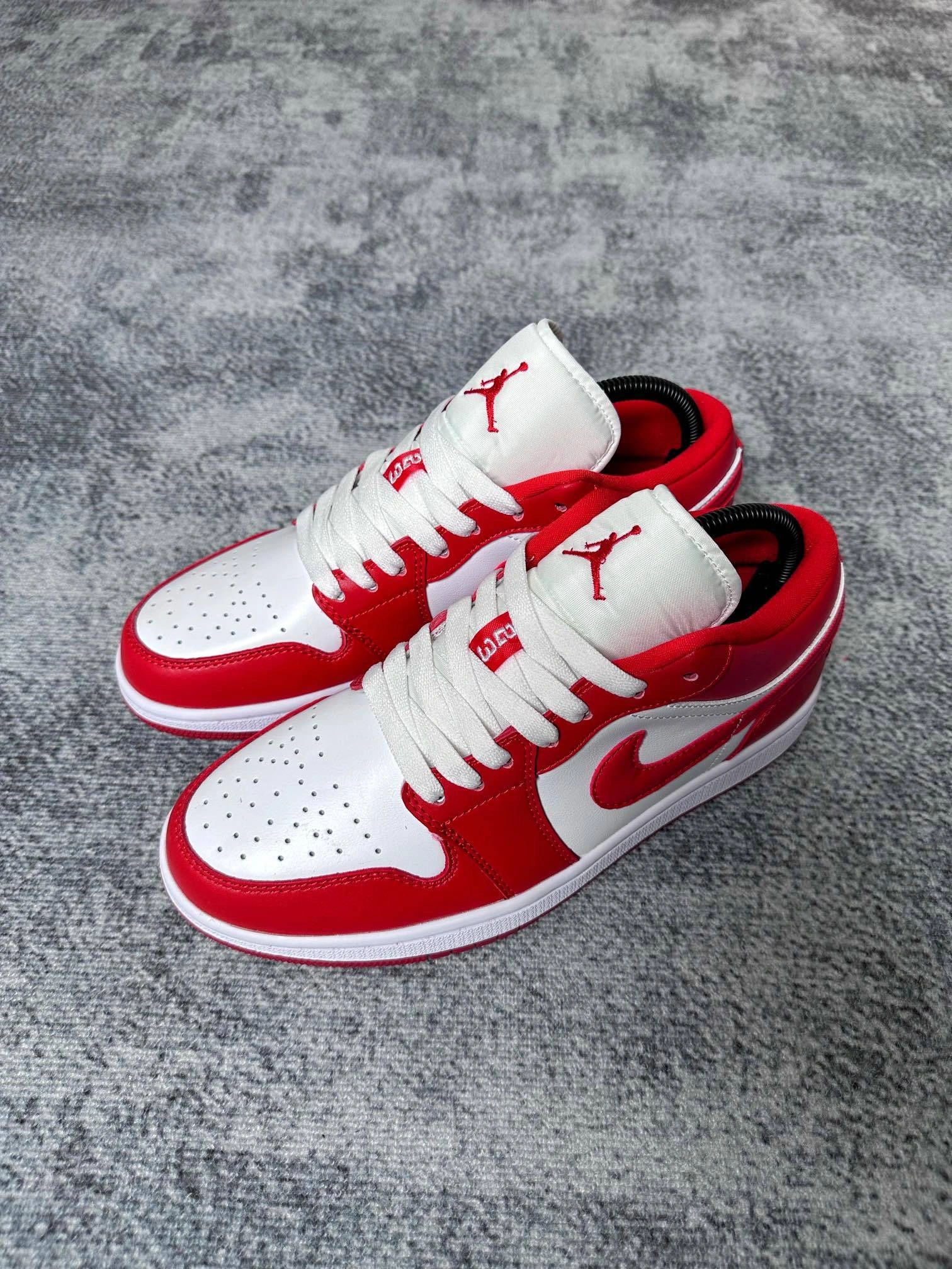 Flying pig-- Gym Red Calfskin 553560 611 item: C-X578K2719V