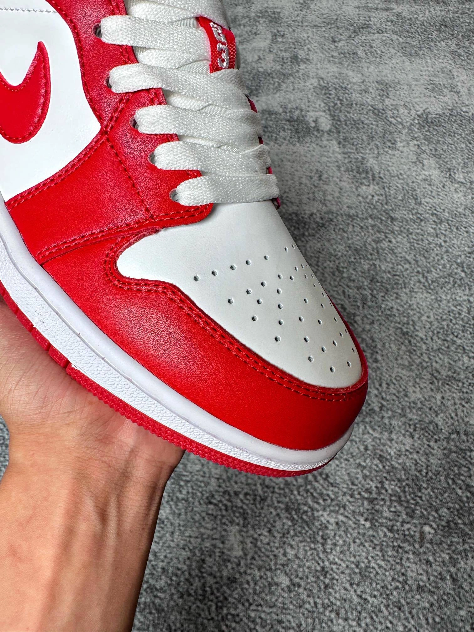 Flying pig-- Gym Red Calfskin 553560 611 item: C-X578K2719V