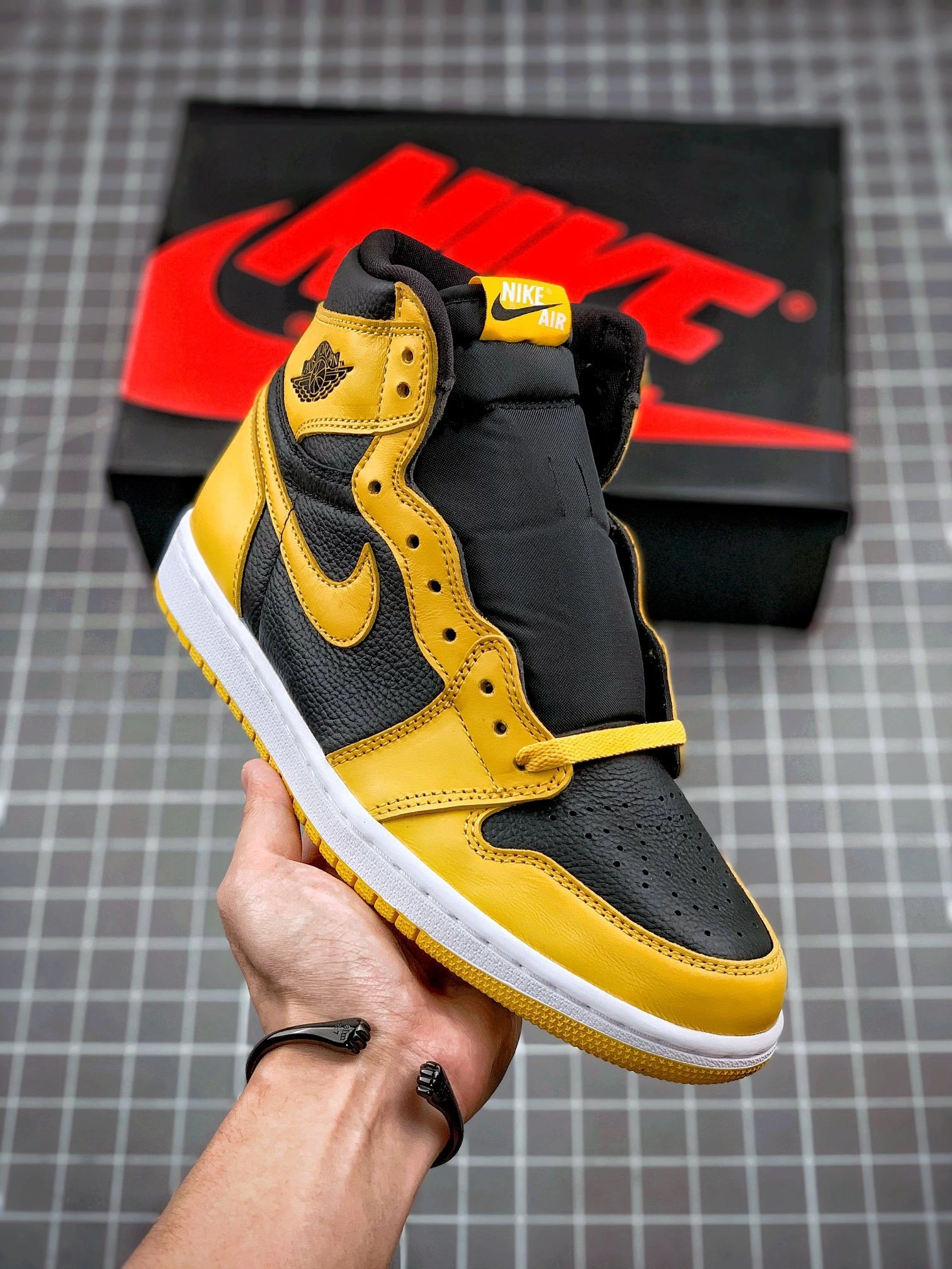 Flying pig-- High OG "Pollen" 555088-701 item: C-X000K2737V