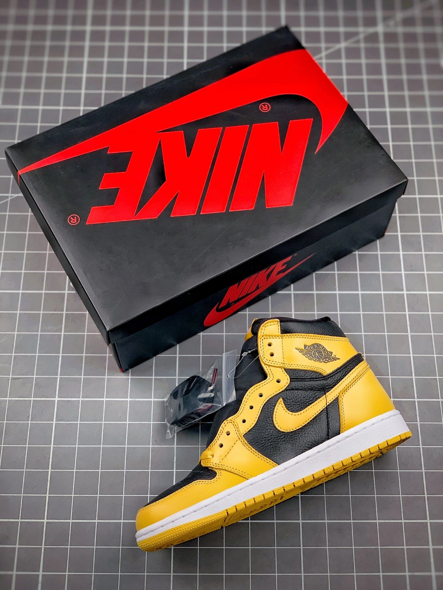 Flying pig-- High OG "Pollen" 555088-701 item: C-X000K2737V
