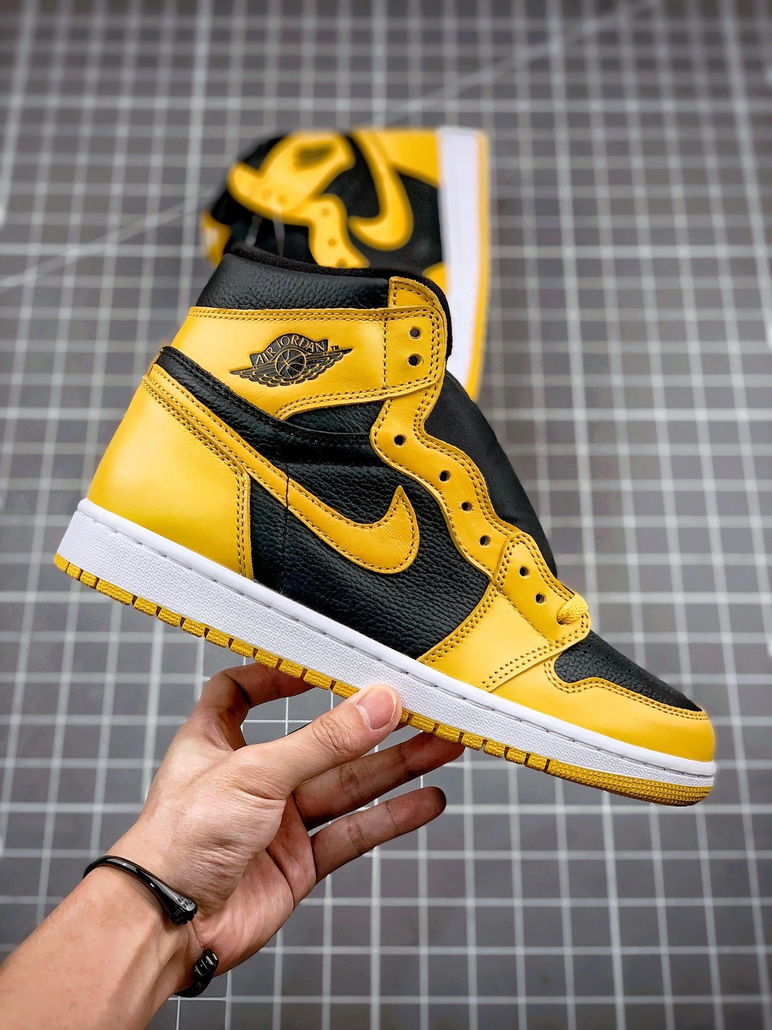 Flying pig-- High OG "Pollen" 555088-701 item: C-X000K2737V