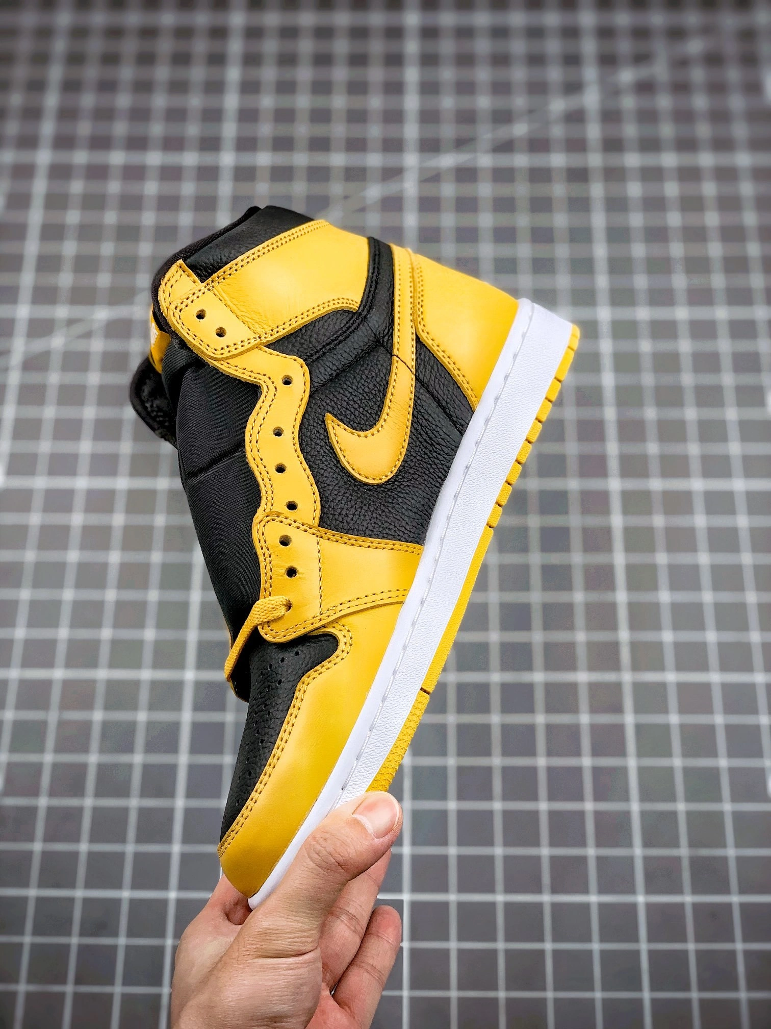 Flying pig-- High OG "Pollen" 555088-701 item: C-X000K2737V