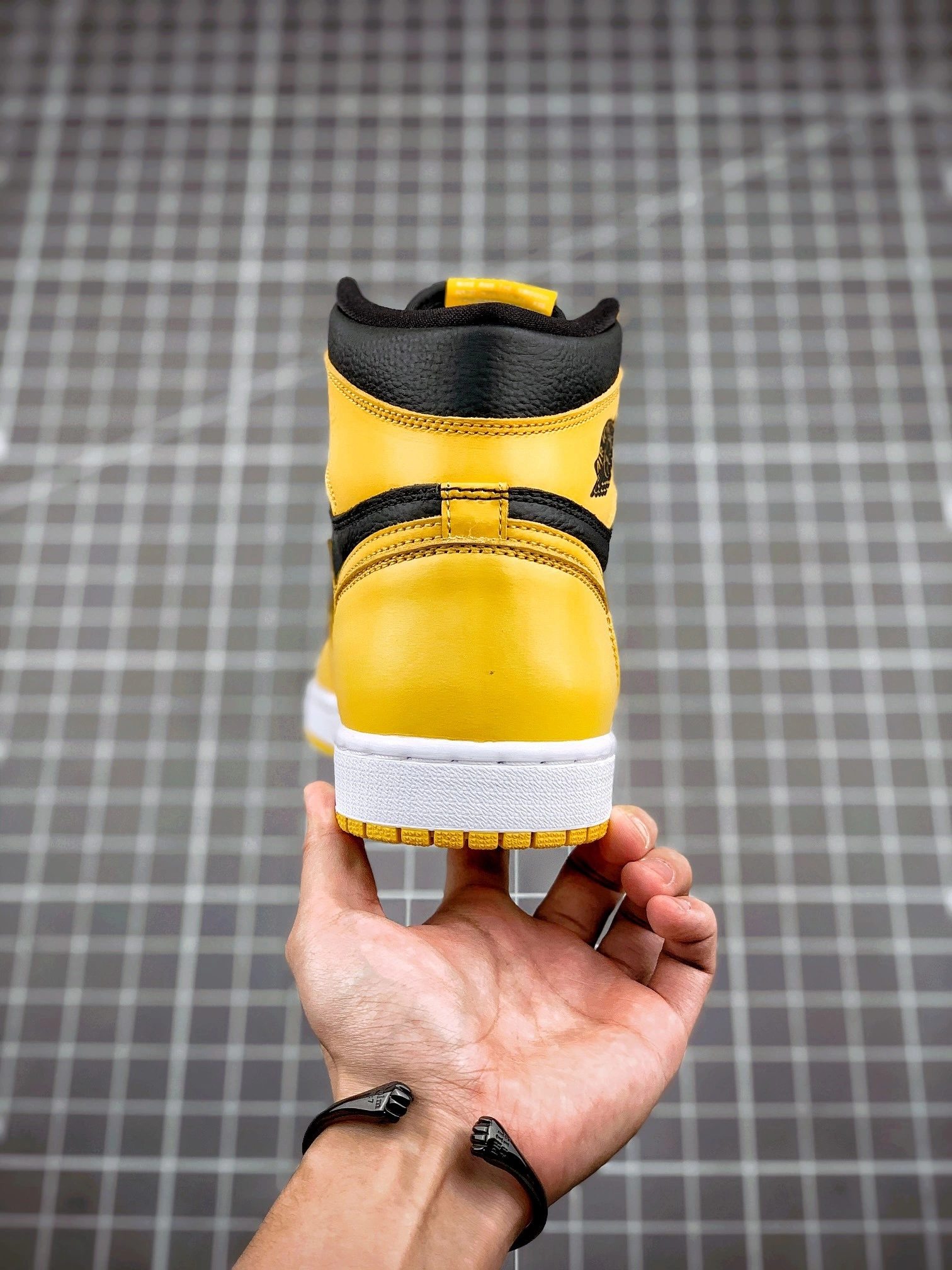 Flying pig-- High OG "Pollen" 555088-701 item: C-X000K2737V