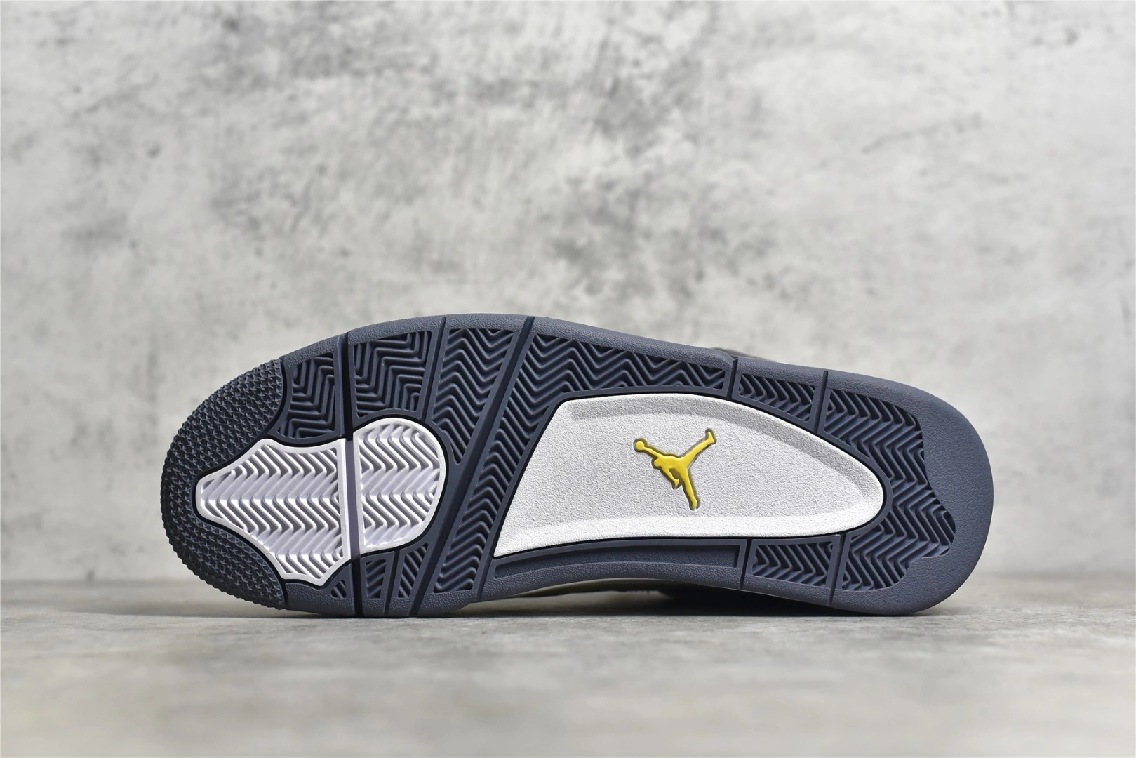 Flying pig-- “Lightning” CT8527 700 item:C-X000H2314Y
