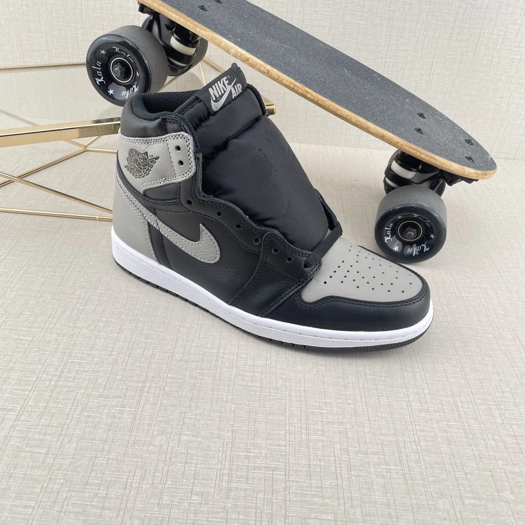 Flying pig-- Retro High 555088-013 item: C-X578K2726V