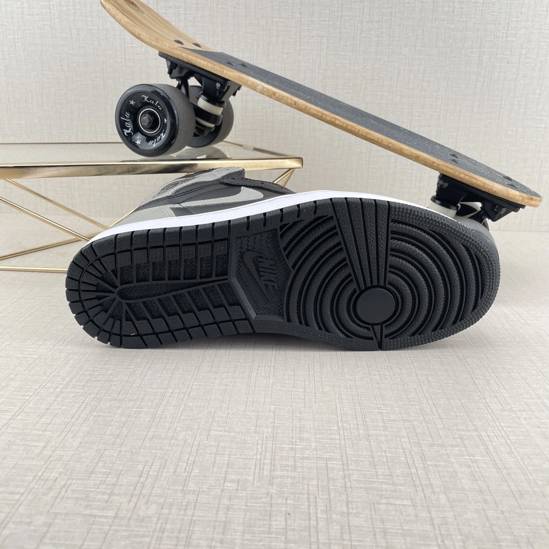 Flying pig-- Retro High 555088-013 item: C-X578K2726V
