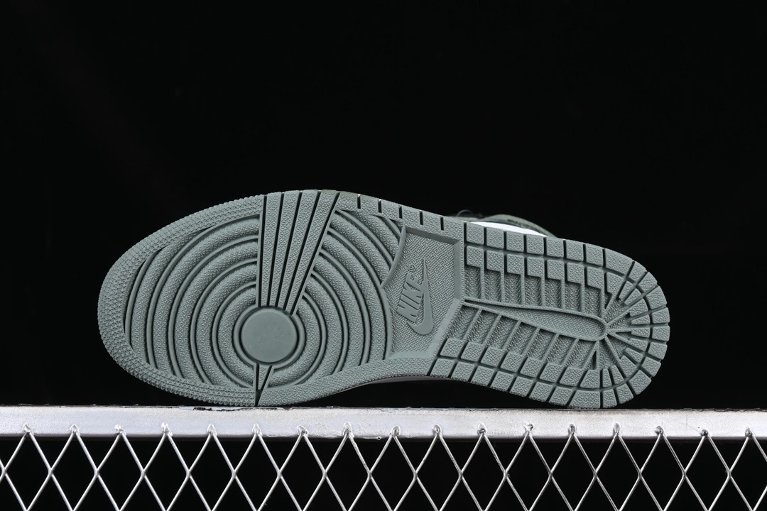 Flying pig-- Retro High "Clay Green" 555088-135 item: D-X000A2761