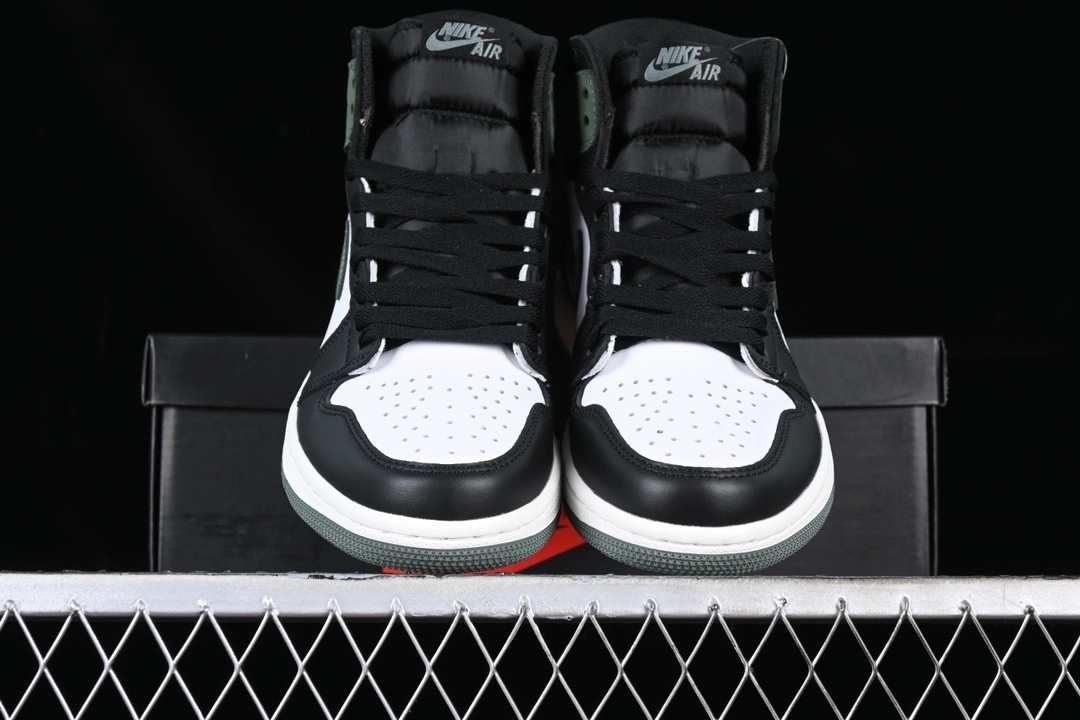 Flying pig-- Retro High "Clay Green" 555088-135 item: D-X000A2761