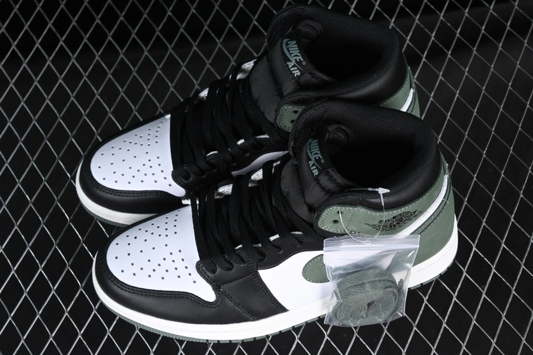 Flying pig-- Retro High "Clay Green" 555088-135 item: D-X000A2761