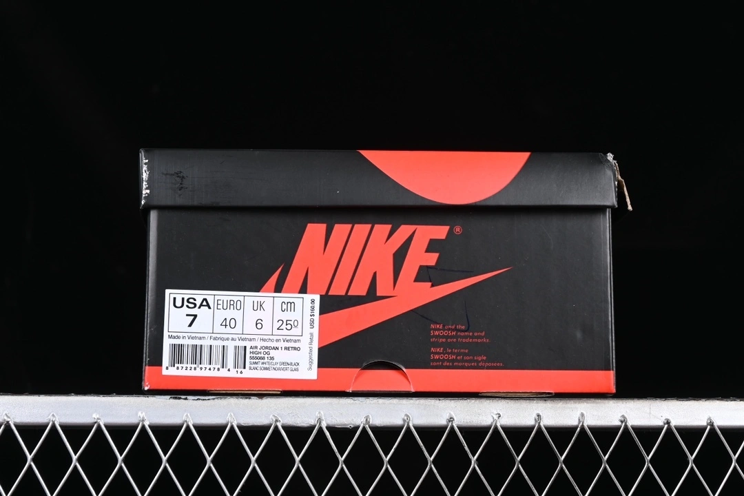 Flying pig-- Retro High "Clay Green" 555088-135 item: D-X000A2761