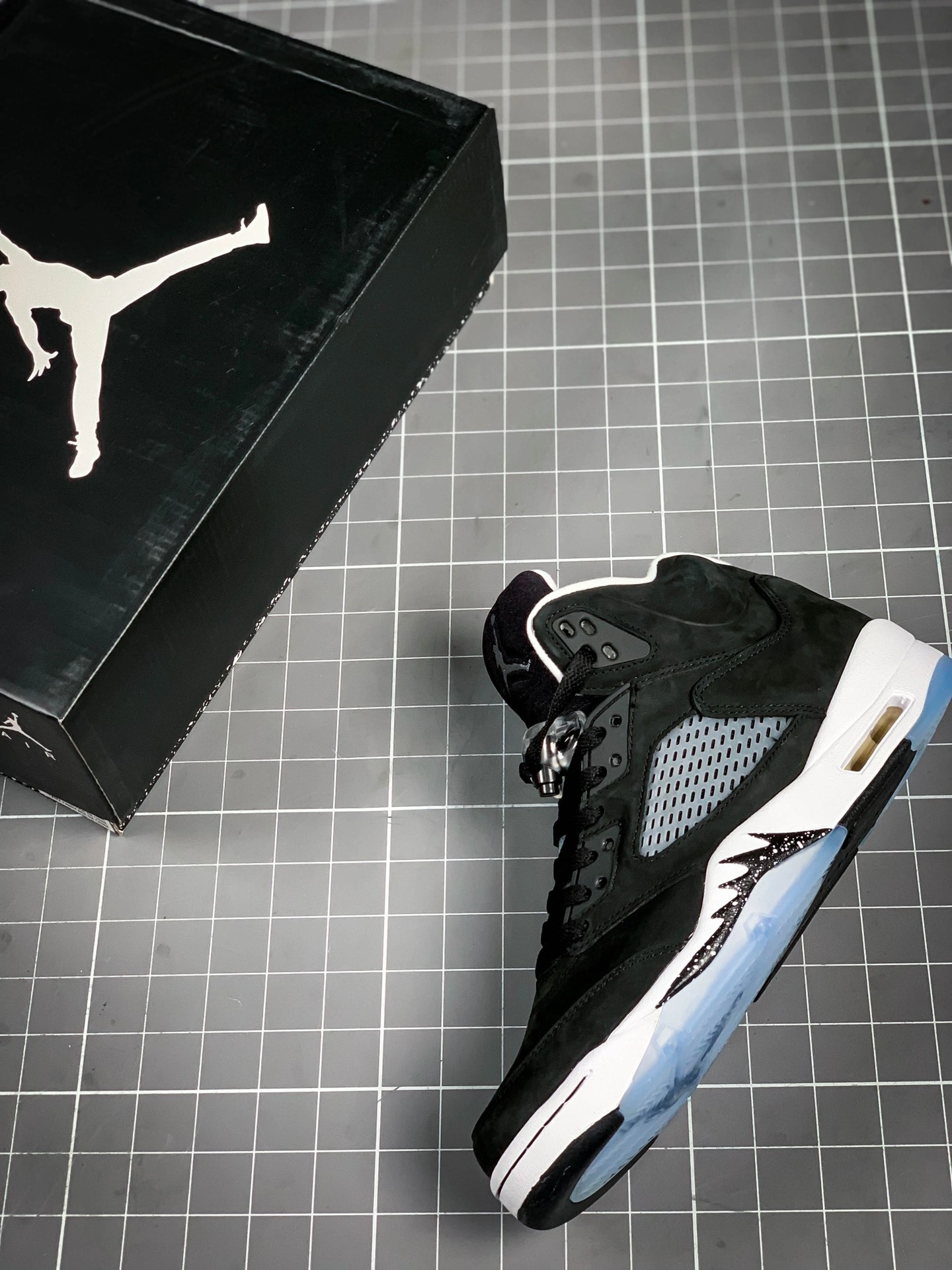 Flying pig-- Retro Oreo CT4838-011 item: C-X067K0115V