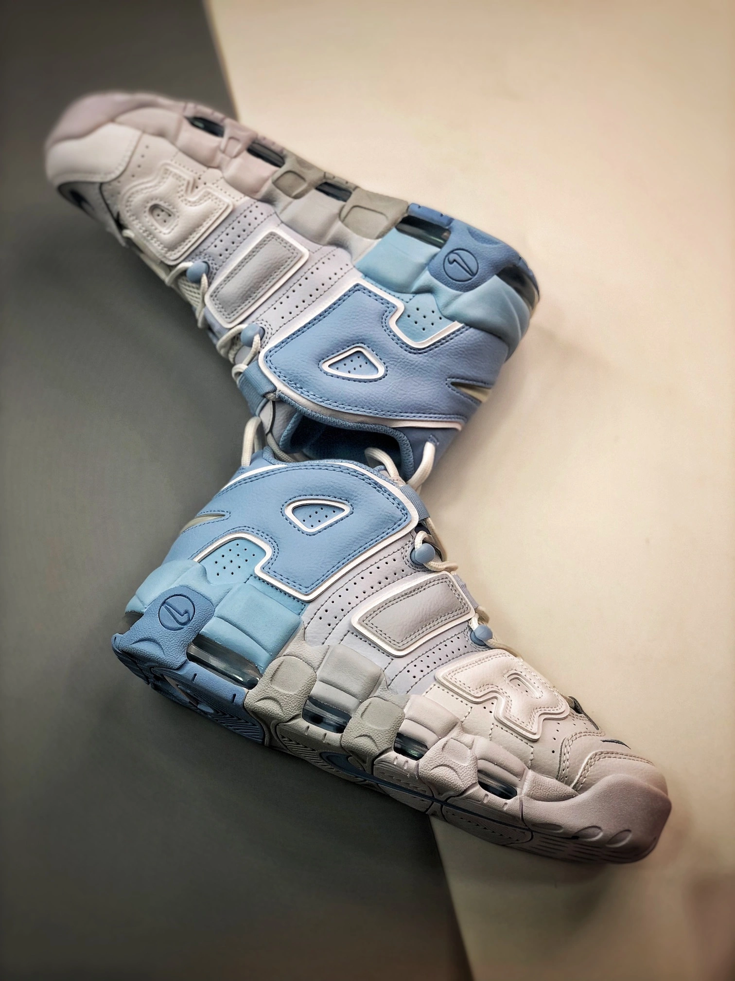Flying pig-- Uptempo DJ5159-400 item: C-X067J2007V