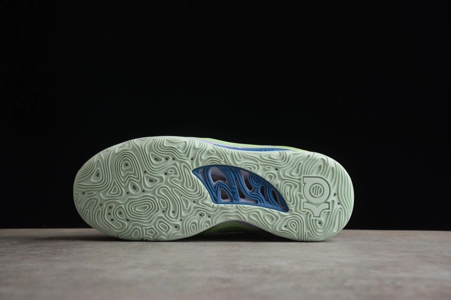 Flying pig-- White Grey"DM1054-500 item: C-X000J2049V