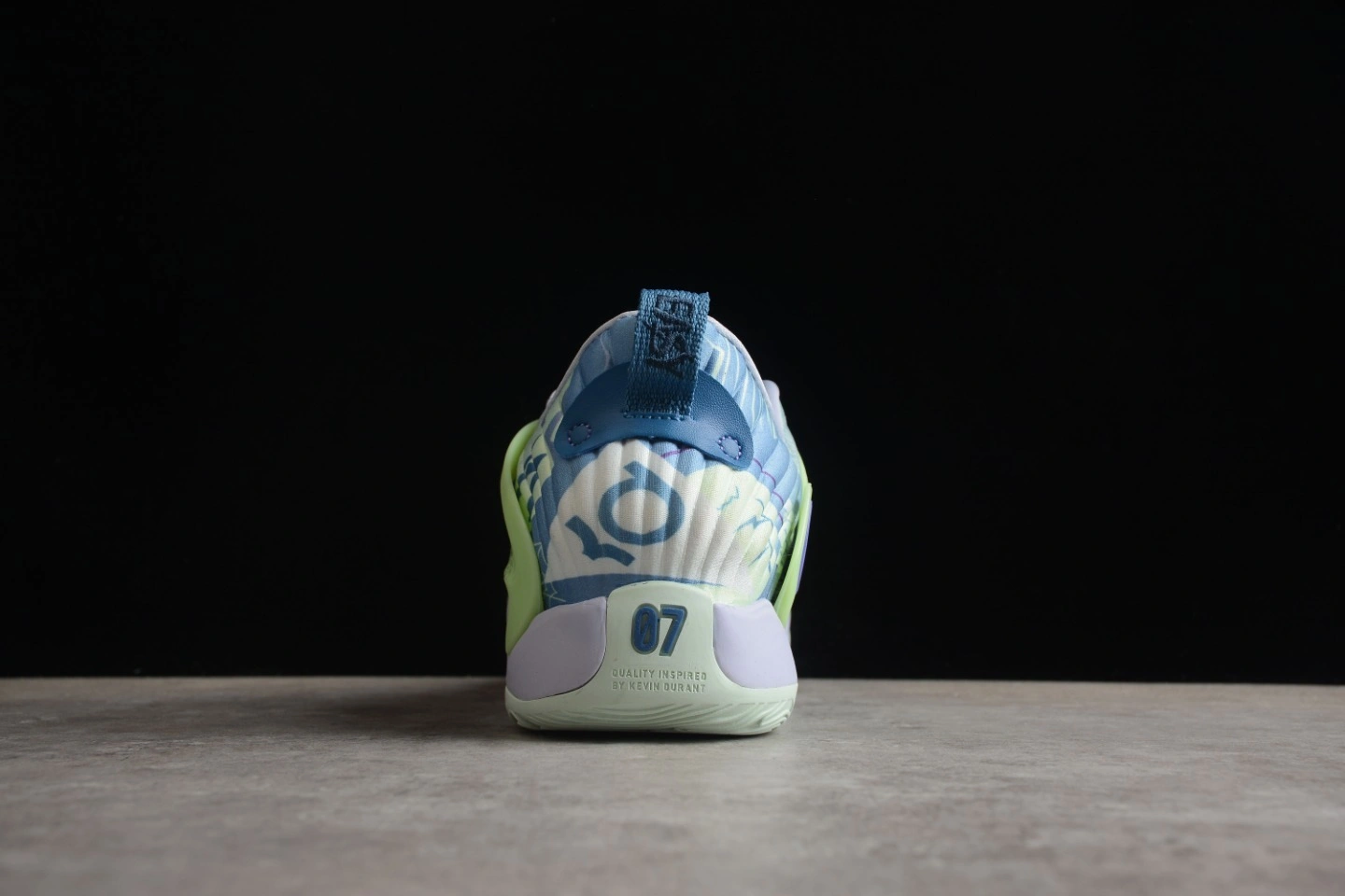 Flying pig-- White Grey"DM1054-500 item: C-X000J2049V