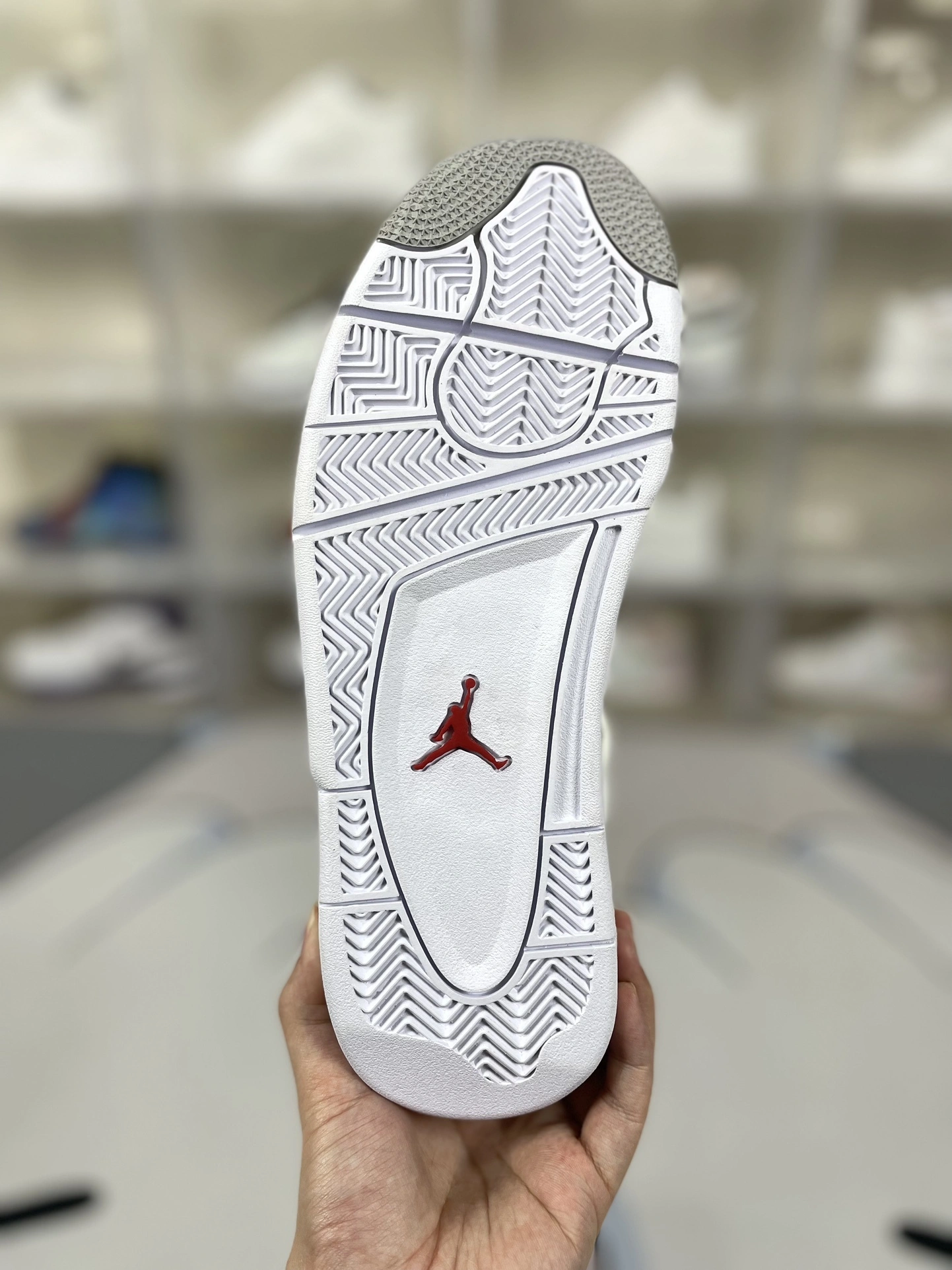 Flying pig-- retro "tech white" CT8527-100 item: D-X578A2808