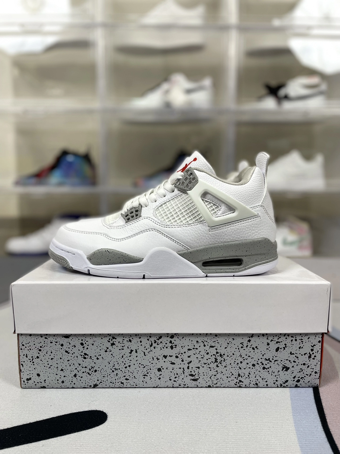 Flying pig-- retro "tech white" CT8527-100 item: D-X578A2808