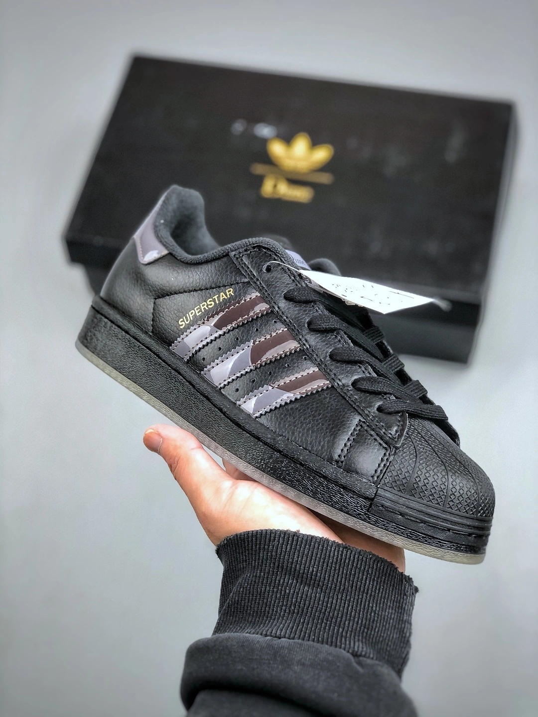 Flying pig--14i41s FZ6003 ORIGINALS SUPERSTAR ADV item: E-X000L2424B