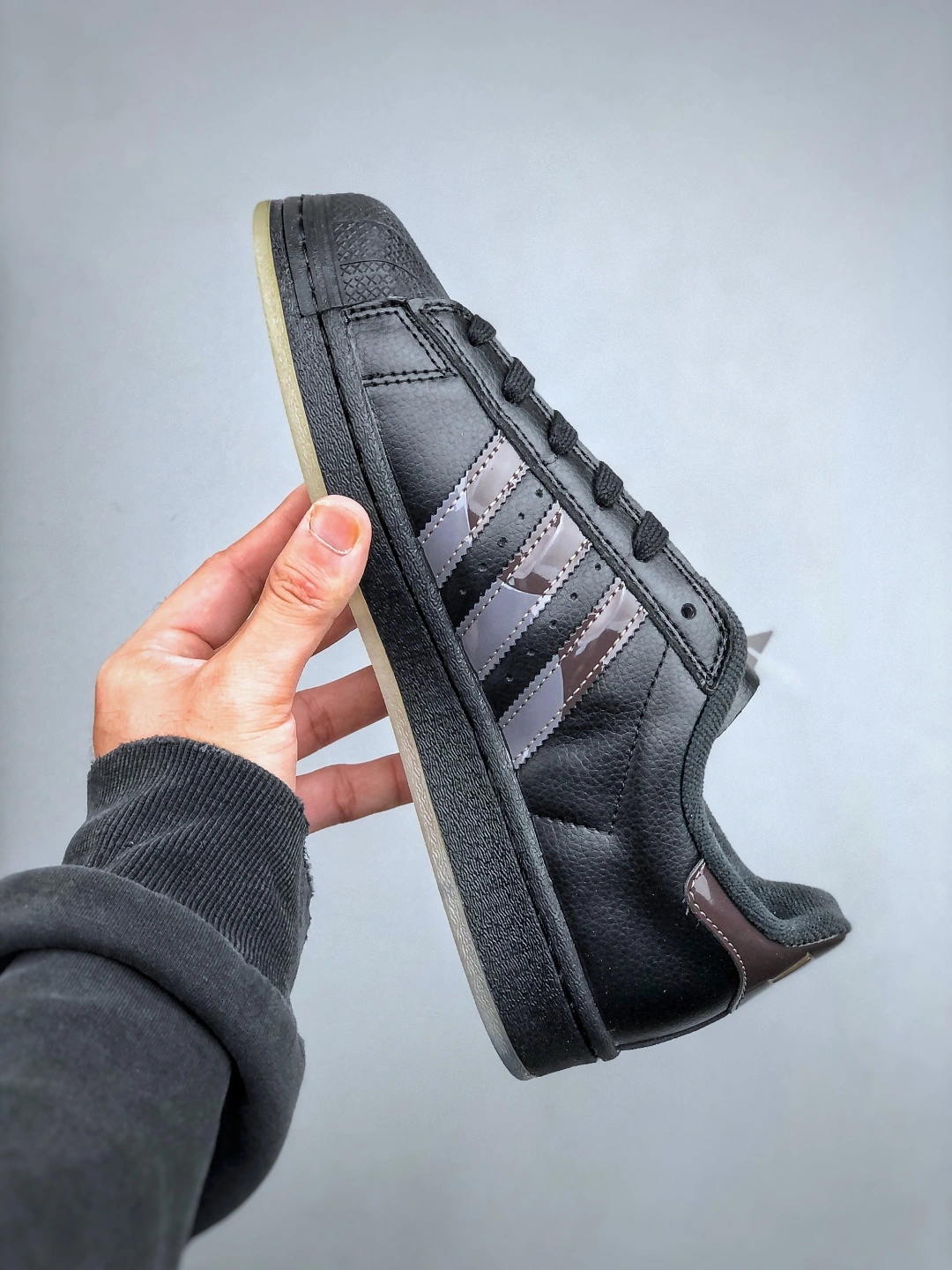 Flying pig--14i41s FZ6003 ORIGINALS SUPERSTAR ADV item: E-X000L2424B