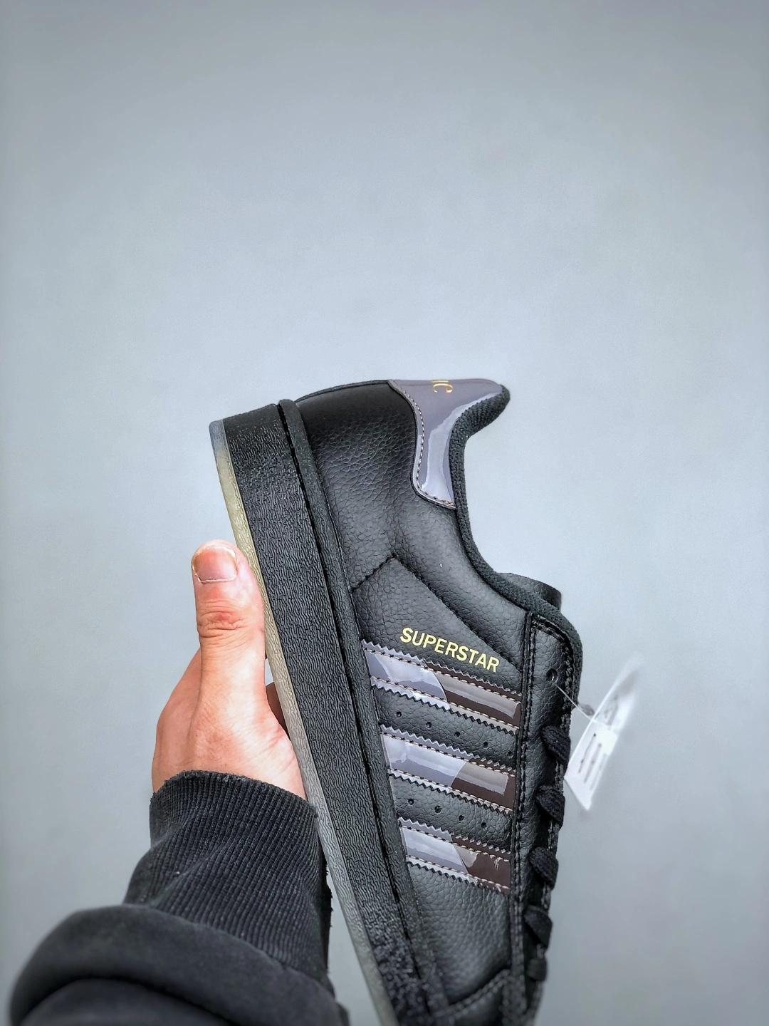 Flying pig--14i41s FZ6003 ORIGINALS SUPERSTAR ADV item: E-X000L2424B
