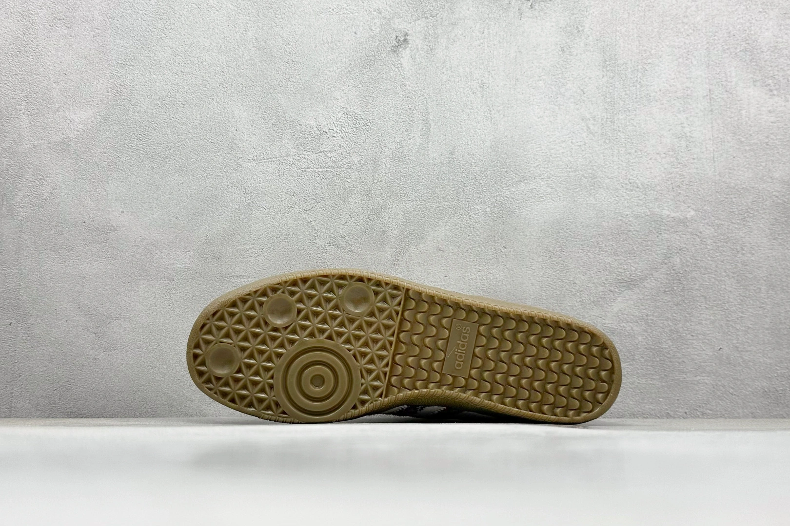 Flying pig--14i41s IE0167 AD Original Samba OG item: E-X000L2539B
