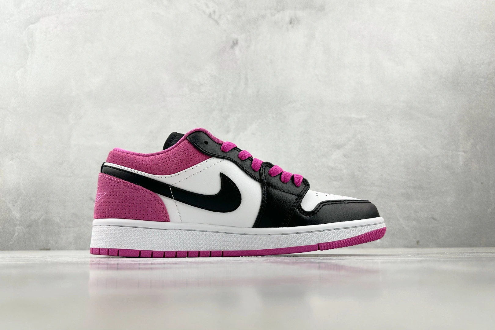 Flying pig--1ir Jor419 CK3022-005 1ir Jor419 1 magenta Logo item: E-X000L2088B