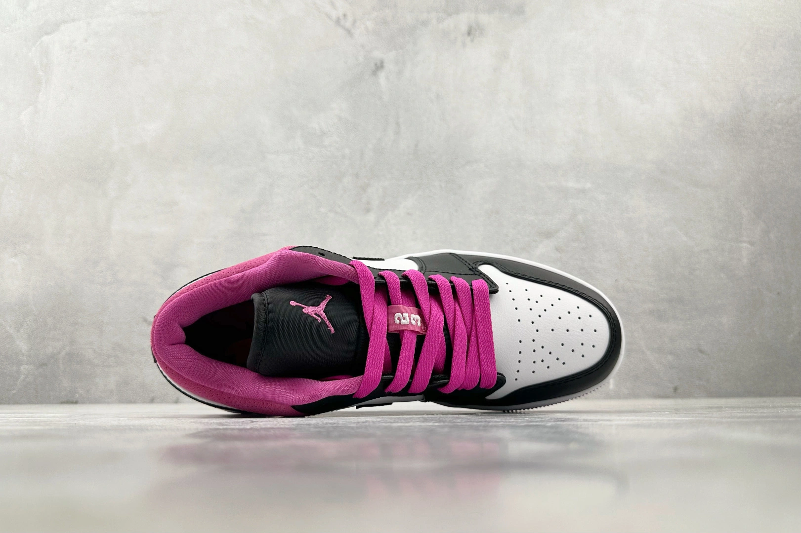 Flying pig--1ir Jor419 CK3022-005 1ir Jor419 1 magenta Logo item: E-X000L2088B