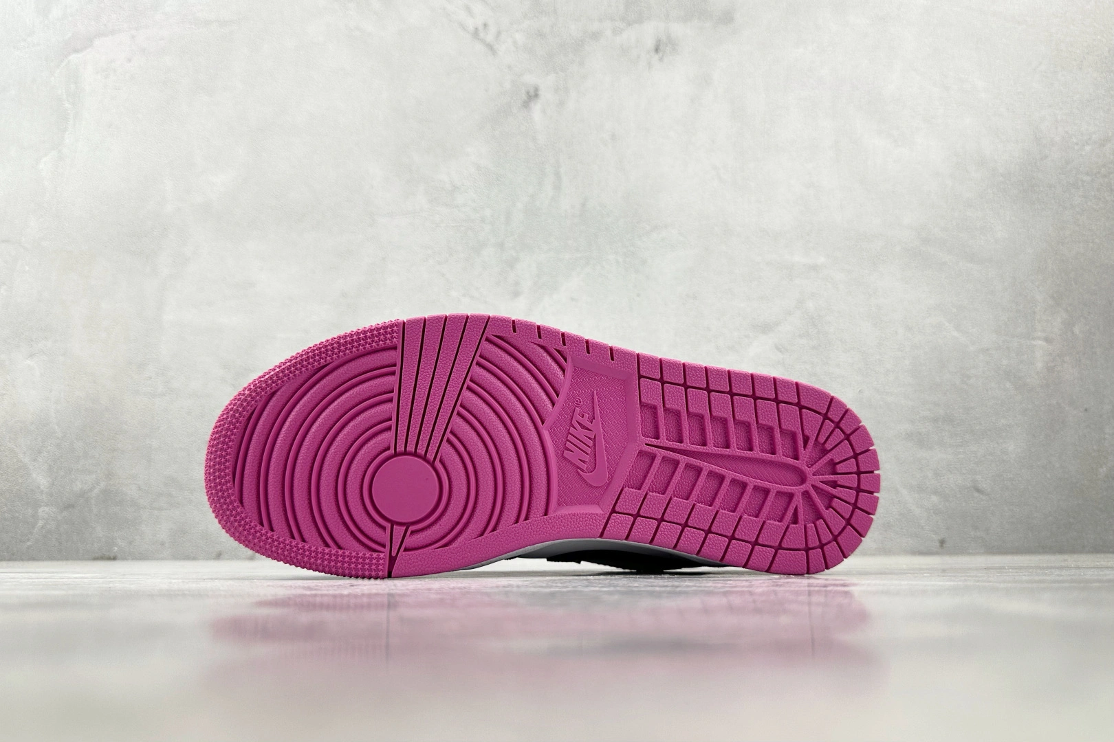 Flying pig--1ir Jor419 CK3022-005 1ir Jor419 1 magenta Logo item: E-X000L2088B