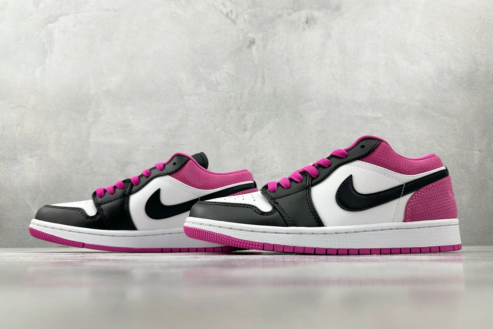 Flying pig--1ir Jor419 CK3022-005 1ir Jor419 1 magenta Logo item: E-X000L2088B