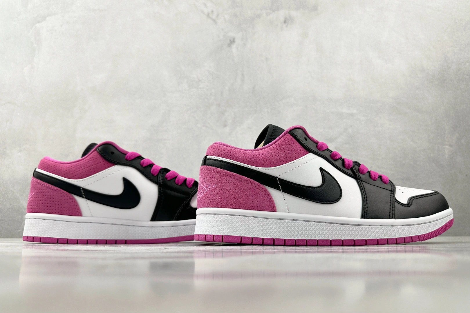 Flying pig--1ir Jor419 CK3022-005 1ir Jor419 1 magenta Logo item: E-X000L2088B