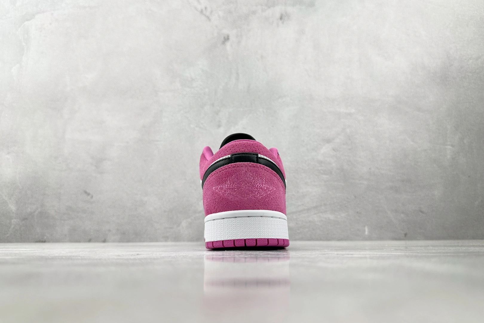 Flying pig--1ir Jor419 CK3022-005 1ir Jor419 1 magenta Logo item: E-X000L2088B